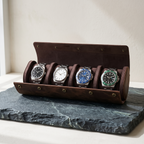 Étui cuir 4 montres vue d’ensemble voyage